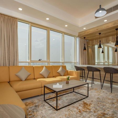 Platinum Coast Hotel Apartments Фуджейра Стая снимка A living room in a suite at the hotel