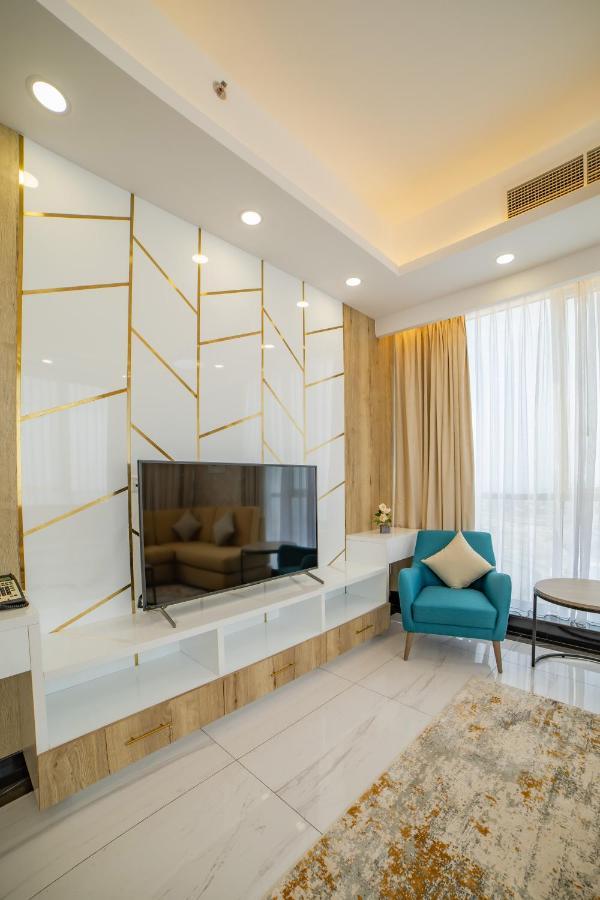 Platinum Coast Hotel Apartments Фуджейра Екстериор снимка A television set
