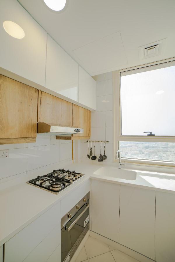 Platinum Coast Hotel Apartments Фуджейра Екстериор снимка A modern kitchen