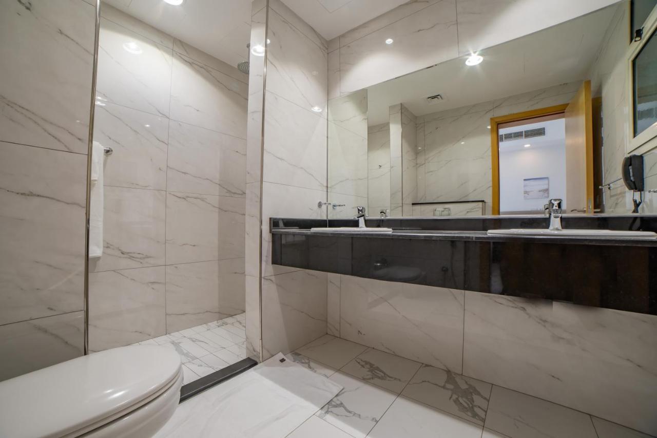 Platinum Coast Hotel Apartments Фуджейра Екстериор снимка Bathroom