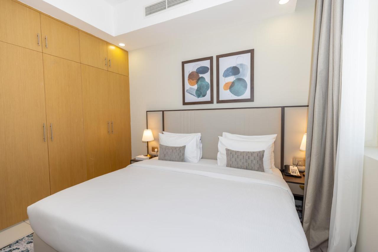 Platinum Coast Hotel Apartments Фуджейра Екстериор снимка A bedroom at the hotel