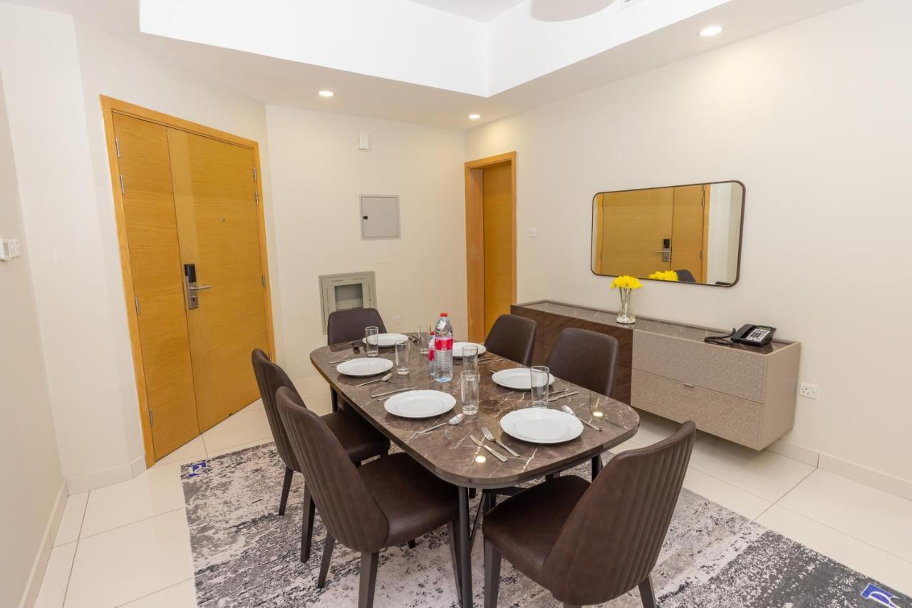 Platinum Coast Hotel Apartments Фуджейра Екстериор снимка A dining room