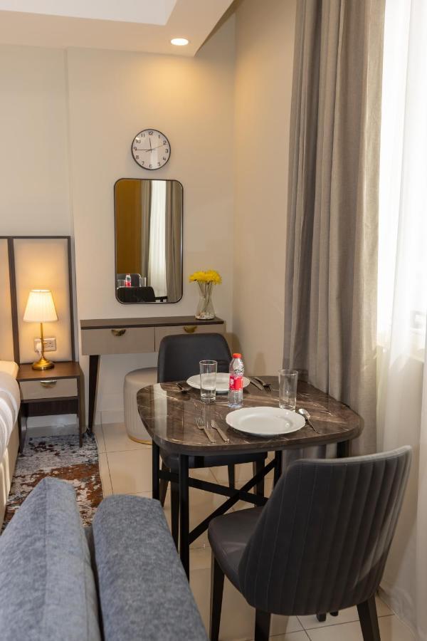 Platinum Coast Hotel Apartments Фуджейра Екстериор снимка A room at the hotel
