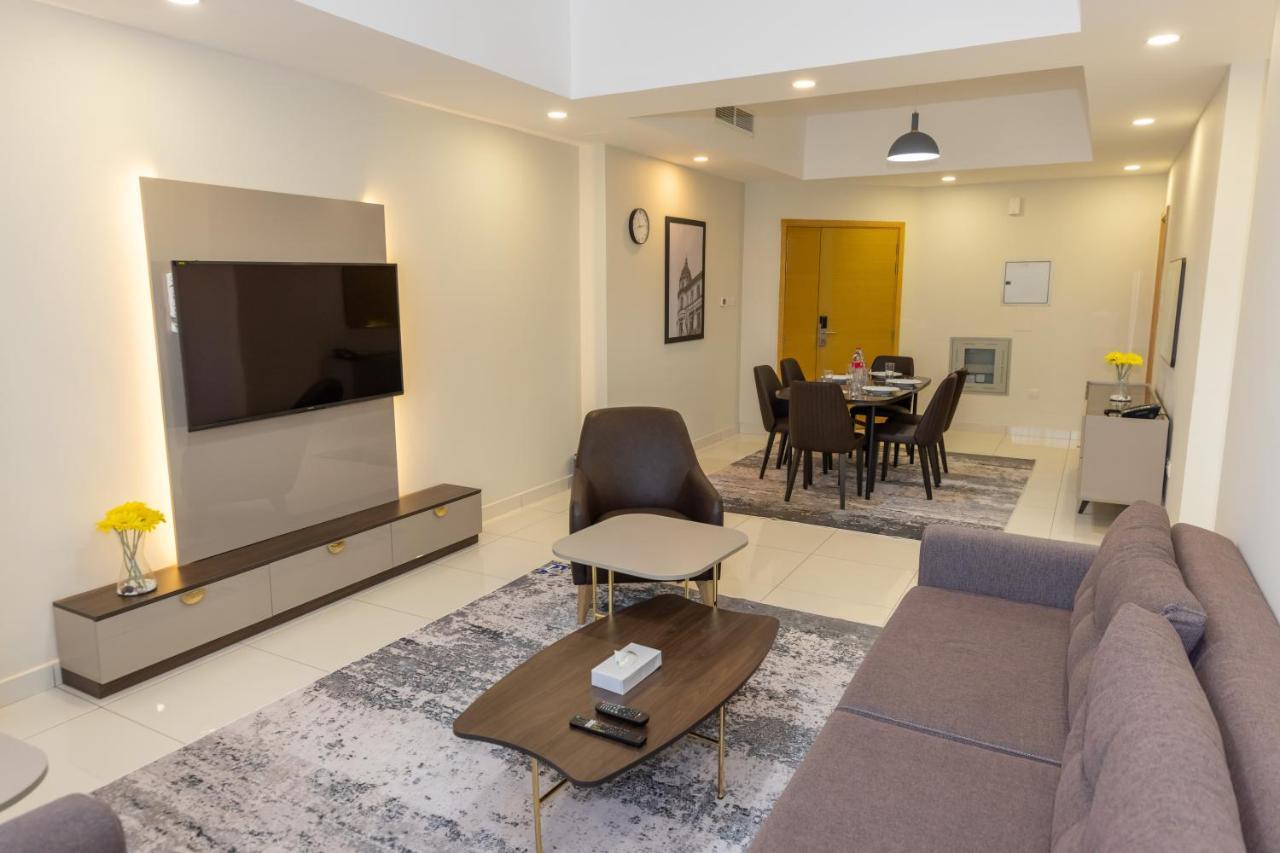 Platinum Coast Hotel Apartments Фуджейра Екстериор снимка A living room in a condominium