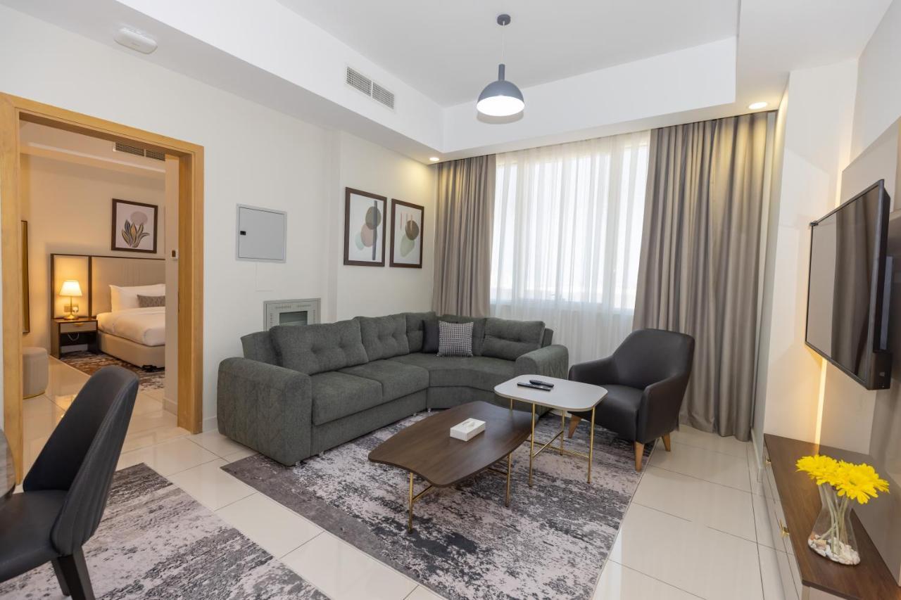 Platinum Coast Hotel Apartments Фуджейра Екстериор снимка Living room