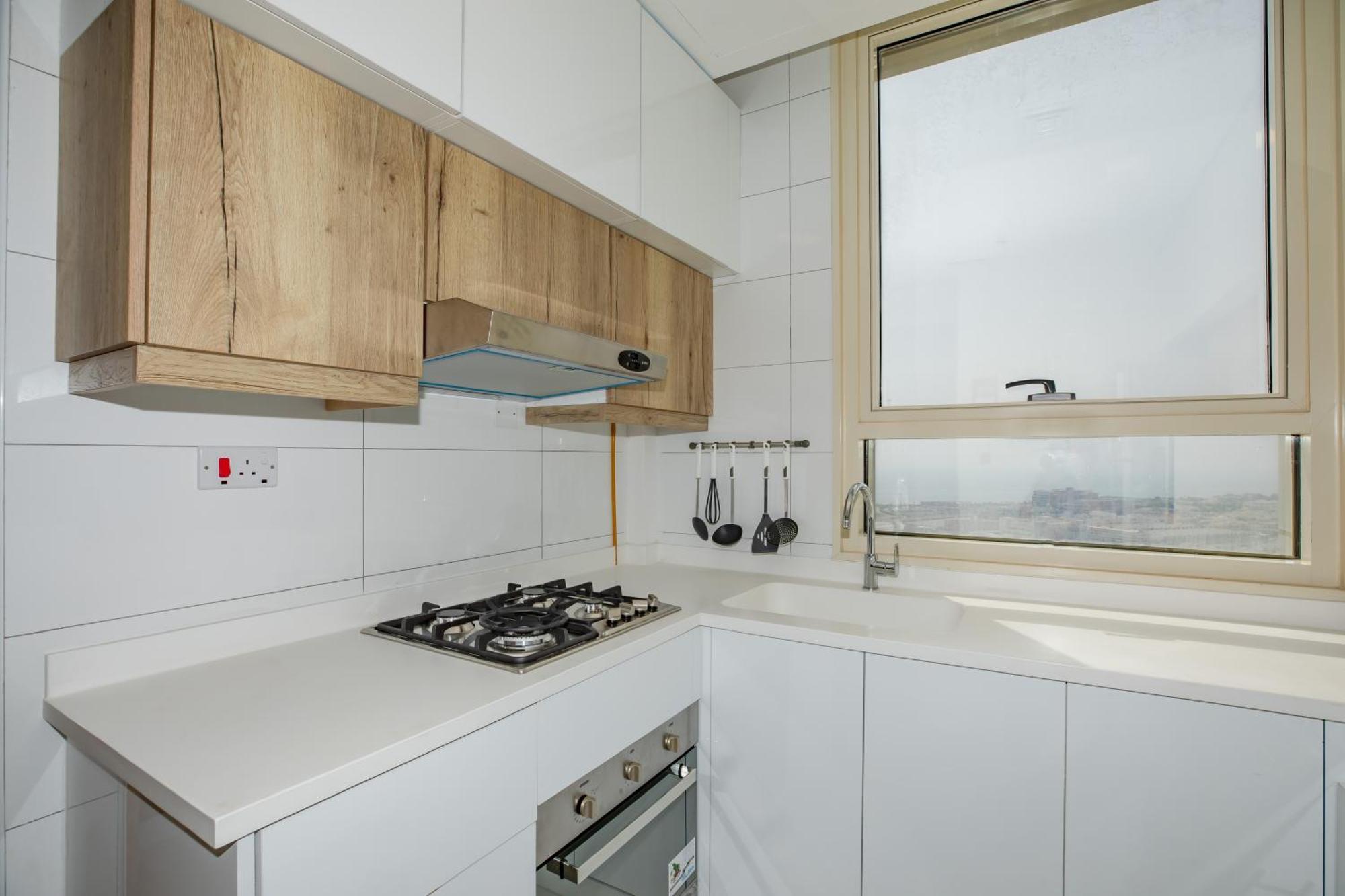 Platinum Coast Hotel Apartments Фуджейра Стая снимка A modern kitchen